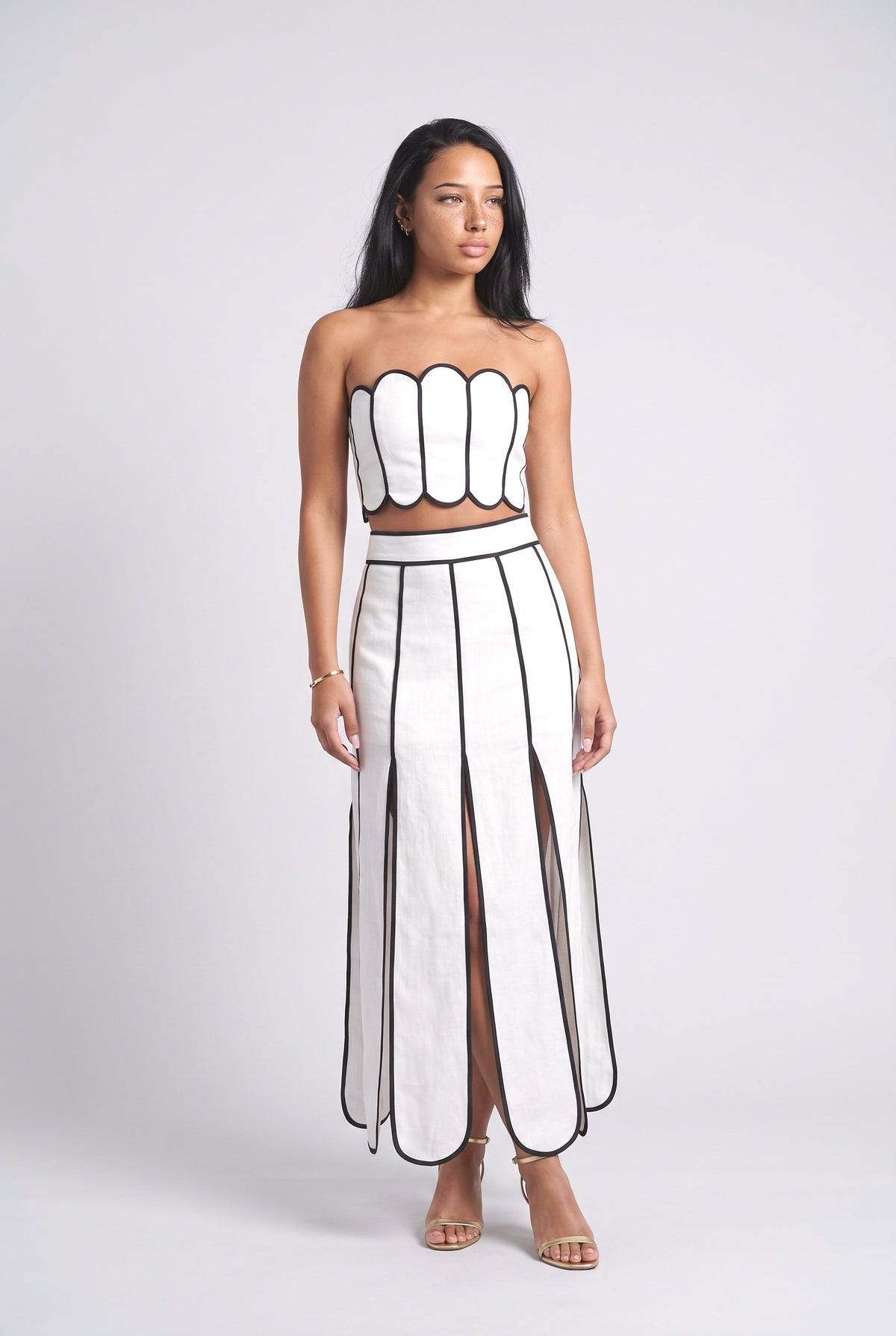 White Scallop Edge Two Piece Set, white