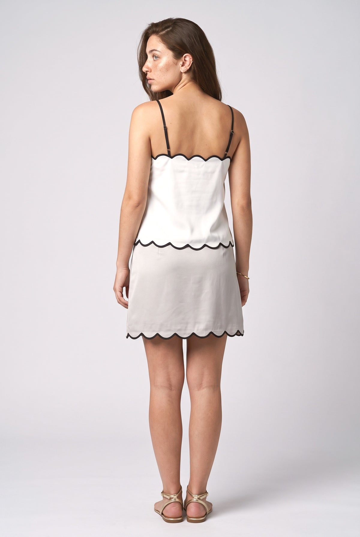 White Scallop Edge Two Piece Set, back view