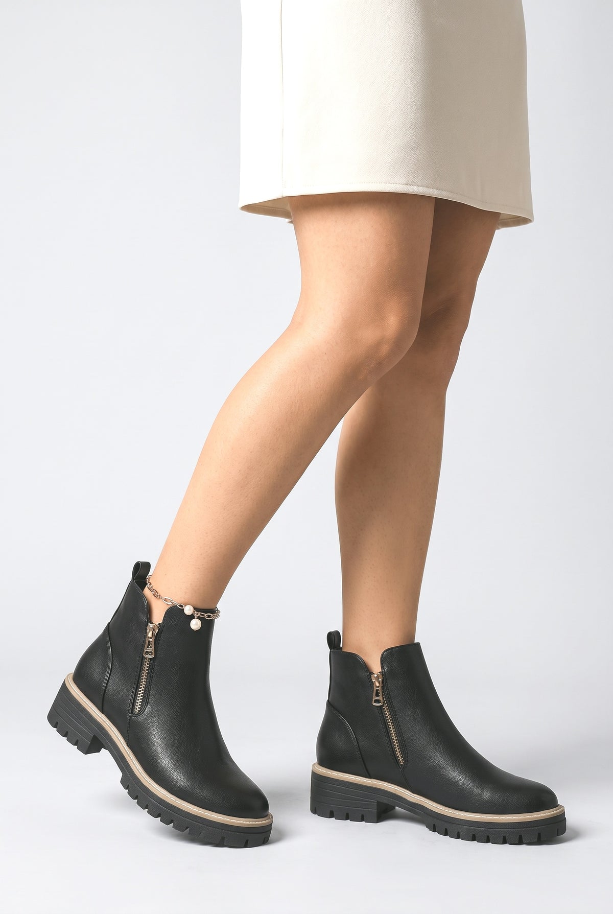 Women's Boots, worn, shown to scale