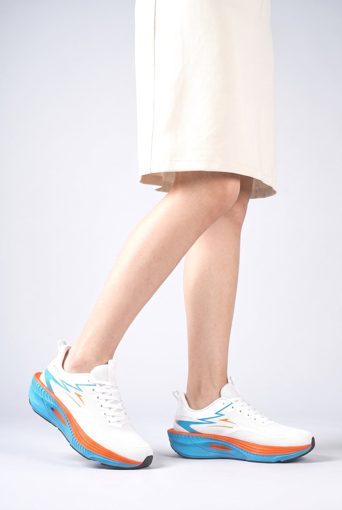 Casual Shoes Women, worn, shown to scale