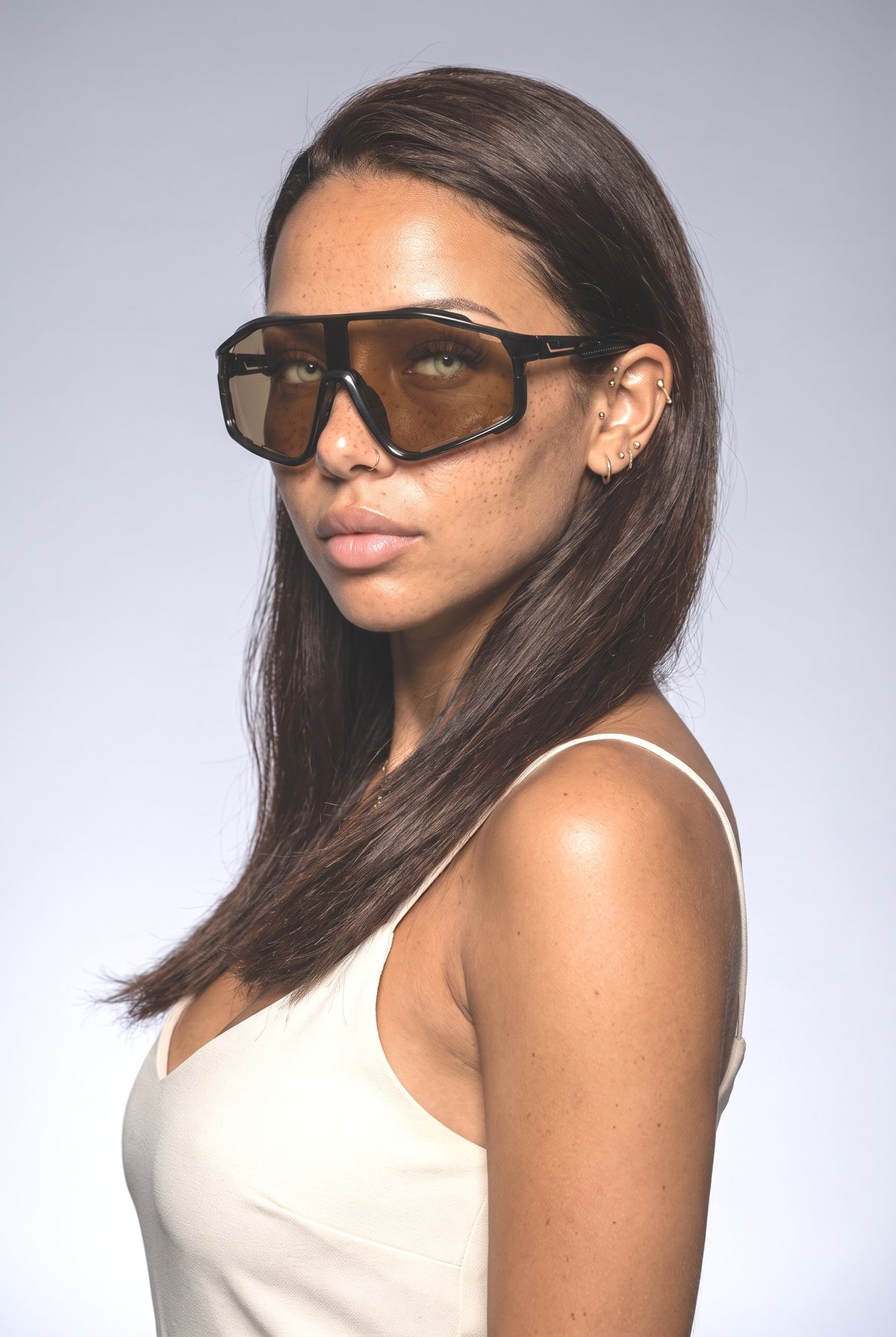 Sunglasses Women, worn, shown to scale