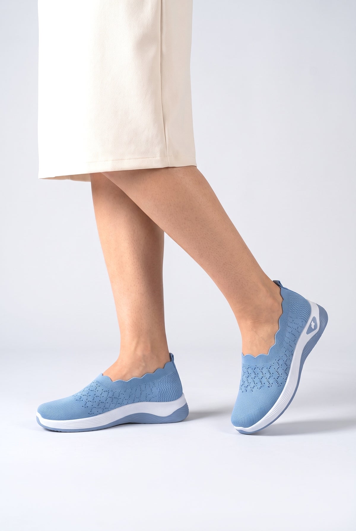 Casual Shoes Women, worn, shown to scale
