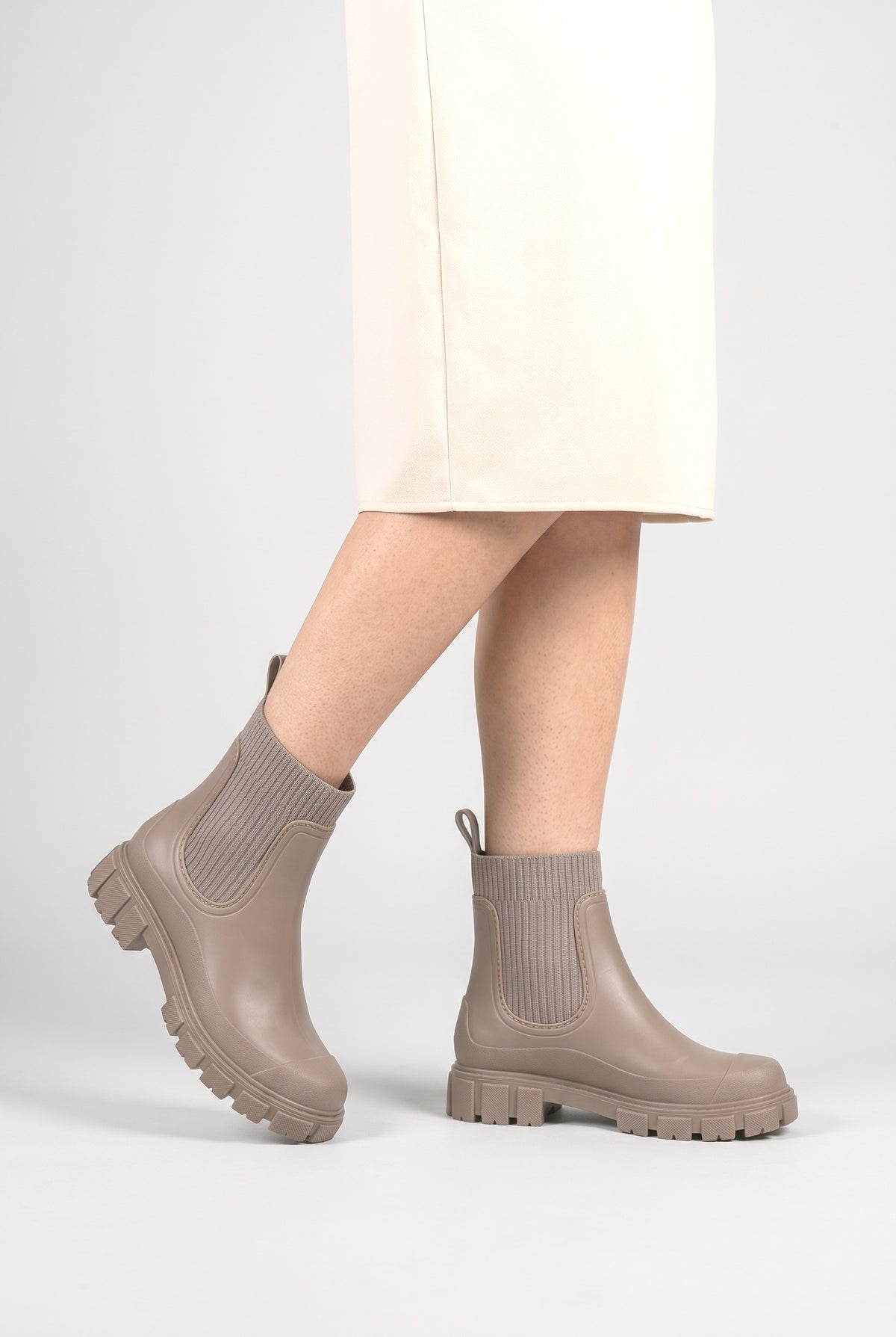 Women's Boots, worn, shown to scale
