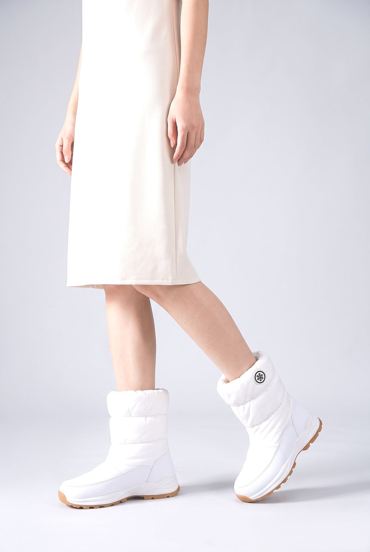 Women's Boots, worn, shown to scale