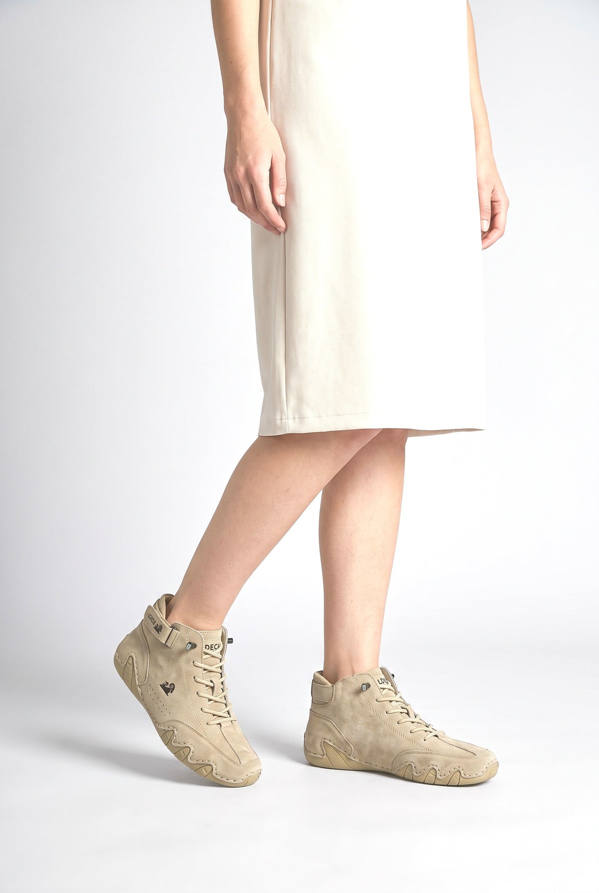 Casual Shoes Women, worn, shown to scale