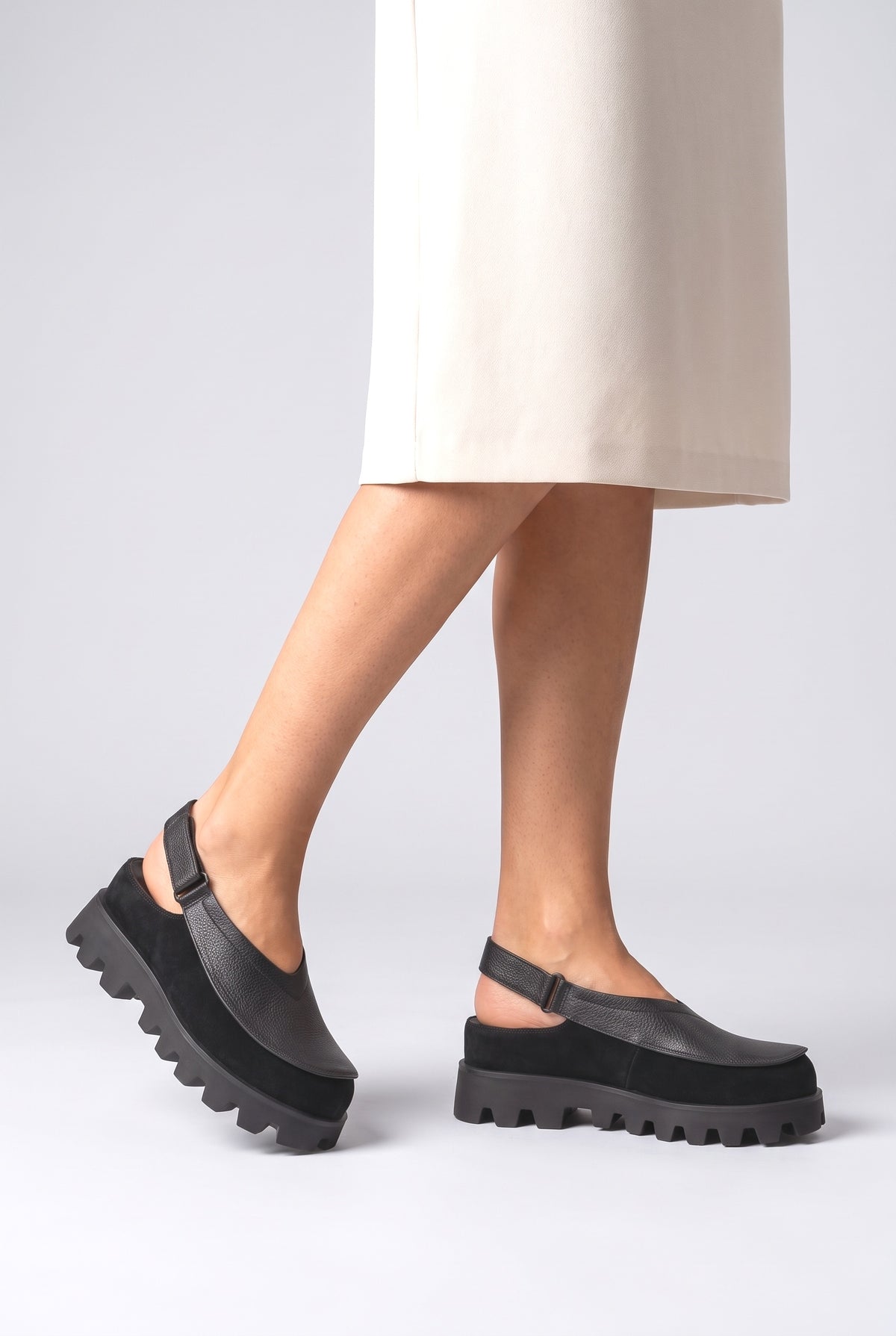Casual Shoes Women, worn, shown to scale