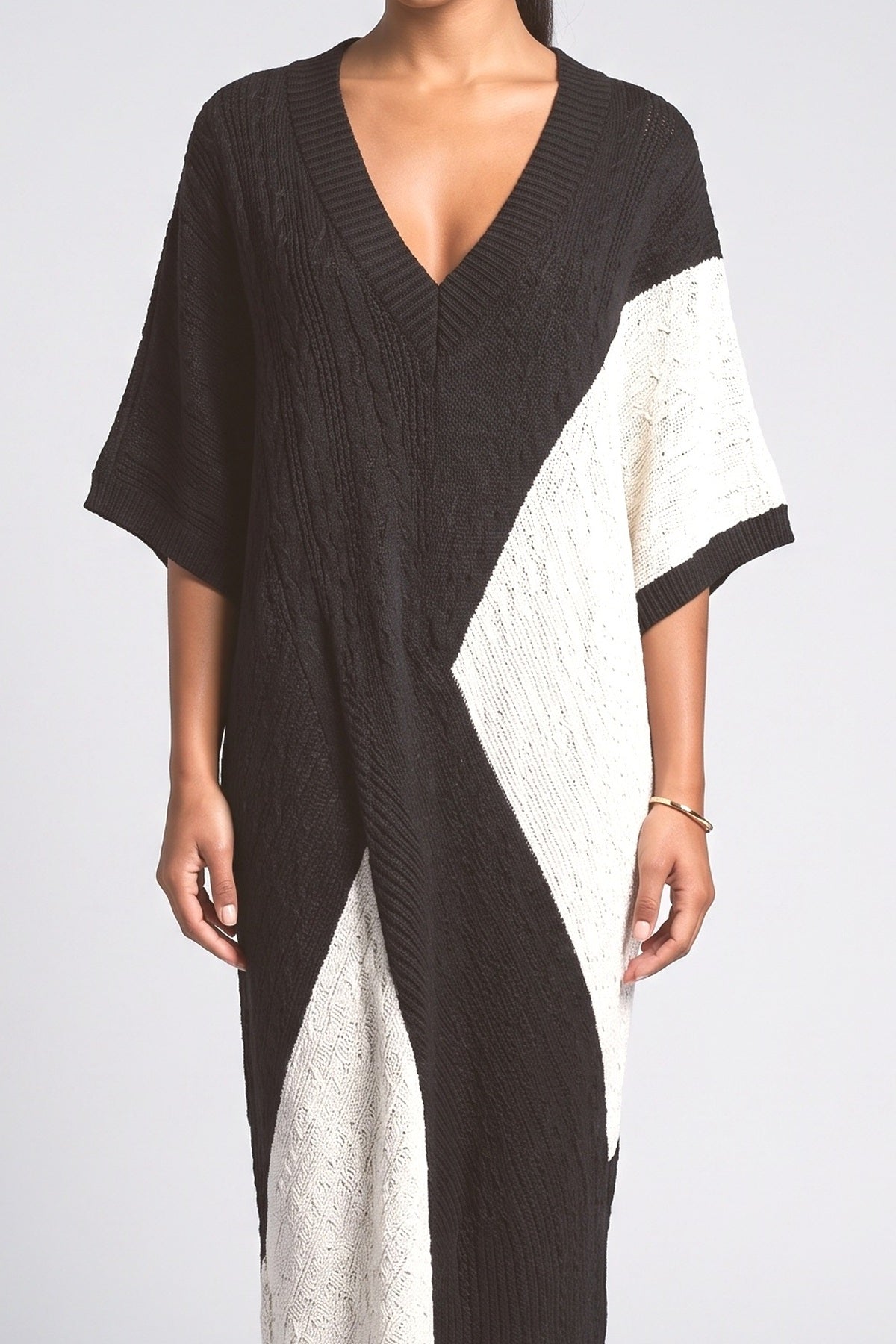 Black Colorblock Knit V-Neck Relaxed Maxi Dress, fabric detail