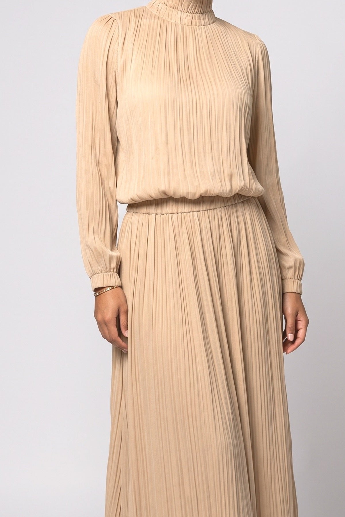 Chiffon Pleated Outfit Set, fabric detail