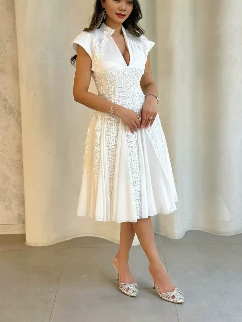 Black V-Neck Sleeveless Short Homecoming Dress
