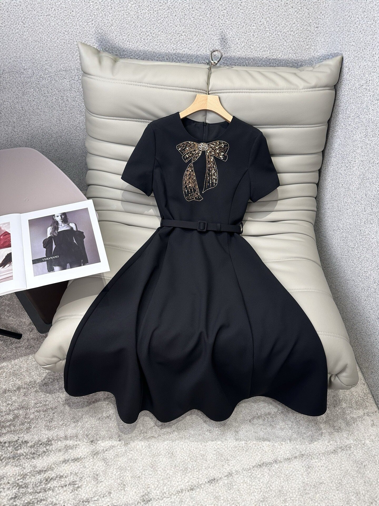 Black Round Neck Short Sleeve Graduation Dress