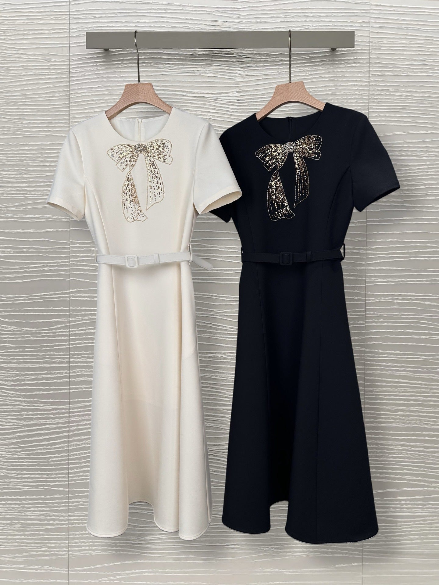 Black Round Neck Short Sleeve Graduation Dress