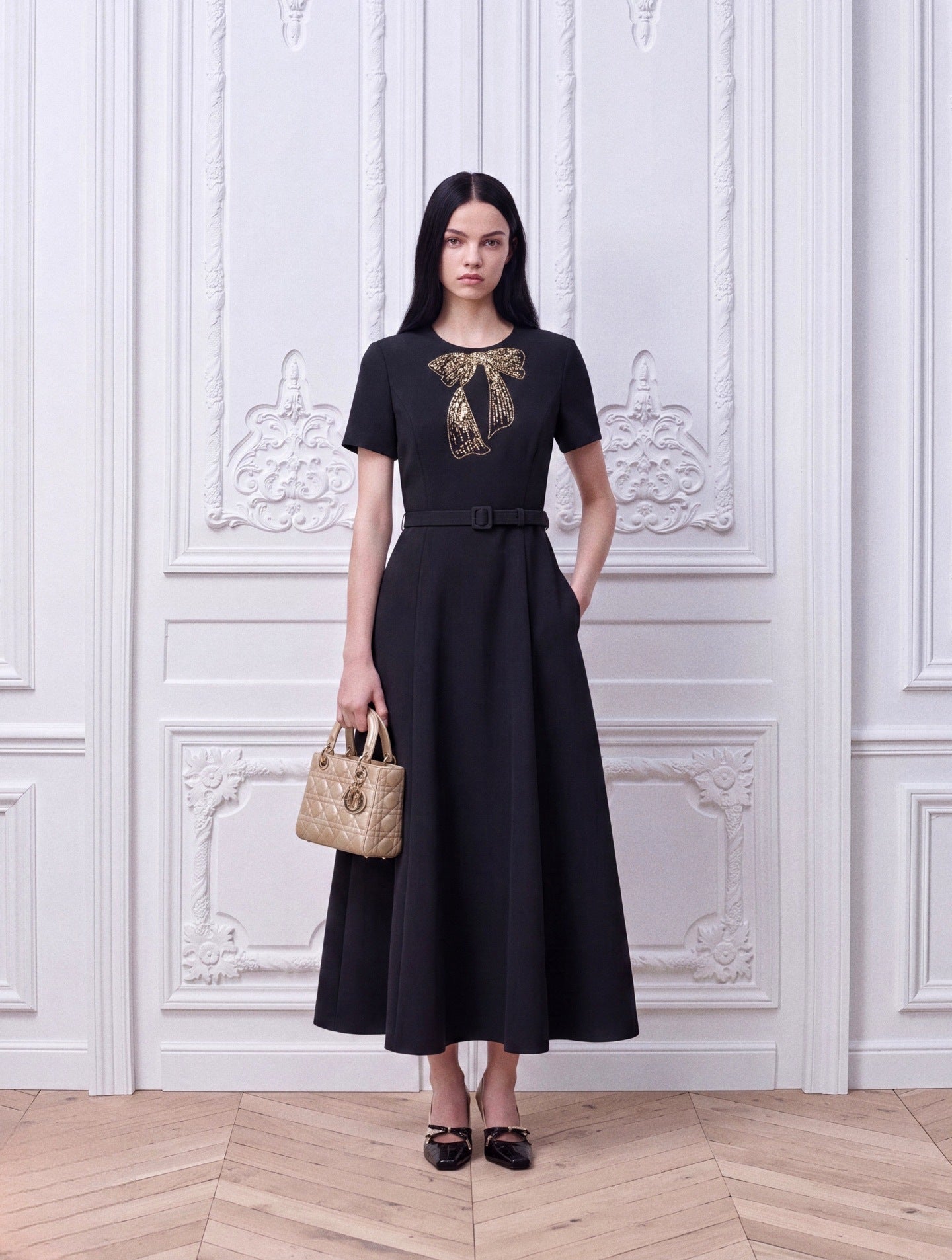 Black Round Neck Short Sleeve Graduation Dress